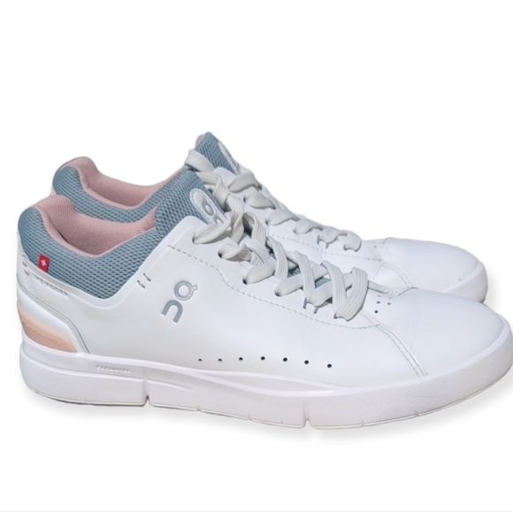 On Running Shoes On The Roger Advantage Tennis Sneaker Whiterosr